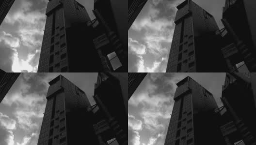 未来现代摩天大楼。黑白色调的建筑。多莉拍摄高清在线视频素材下载
