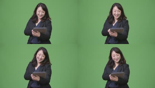 成熟美丽的亚洲女商人使用数字平板电脑高清在线视频素材下载