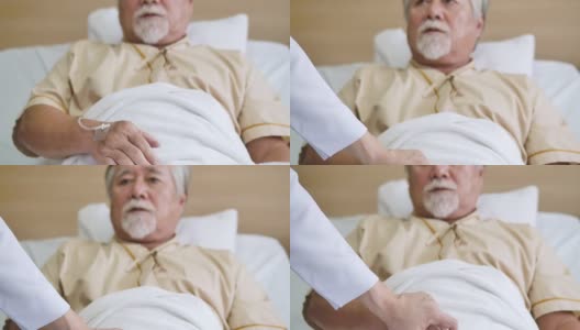 男医生牵着老爷爷病人的手，近景高清在线视频素材下载