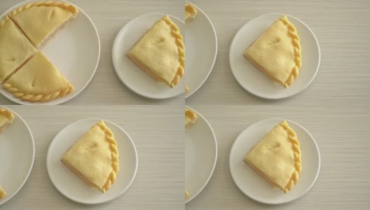 美味的棕榈饼放在白色盘子里高清在线视频素材下载