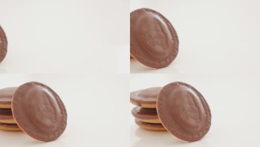 白色背景上的巧克力甜橙饼干，4K慢摇高清在线视频素材下载