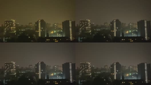 闪电掠过夜晚的城市。秋天的雷雨在城市里。晚上下大雨。高清在线视频素材下载