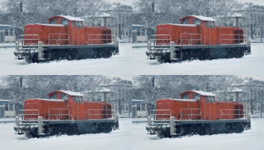 大雪中的火车引擎高清在线视频素材下载