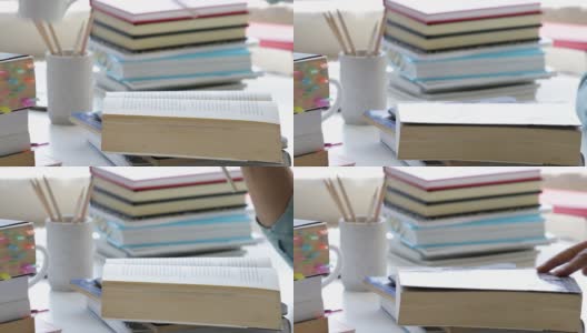 男子放下马克杯，开始研究一本书高清在线视频素材下载