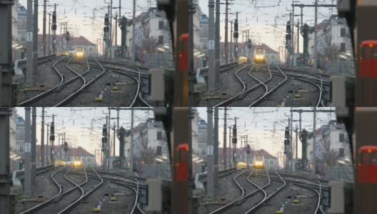 奥地利维也纳——2019年12月22日:火车站的日出或日落。火车在轨道上行驶。车站有很多铁轨高清在线视频素材下载