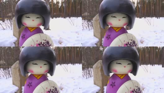 冬季森林中的日本雕像高清在线视频素材下载