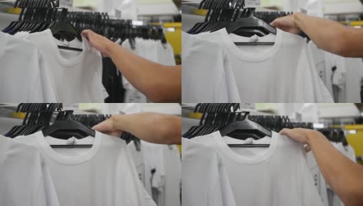 男性顾客在店里寻找t恤高清在线视频素材下载
