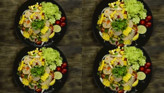 辣越南猪肉香肠玉米蔬菜沙拉美味的开胃菜健康的食物或饮食高清在线视频素材下载