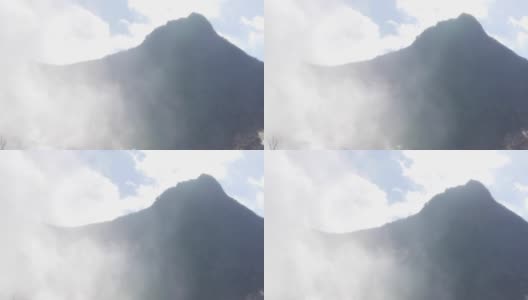 日本箱根的火山山谷被硫磺白烟覆盖高清在线视频素材下载