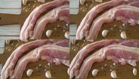 新鲜的生五花肉放在木板上高清在线视频素材下载