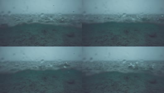 慢镜头:一滴小雨落进无尽的海洋，激起涟漪。高清在线视频素材下载