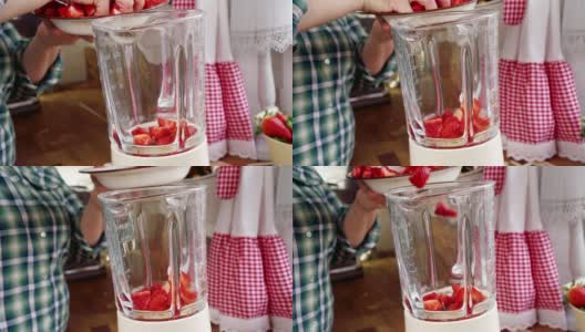 在搅拌机里搅拌芒果，准备棒棒冰淇淋高清在线视频素材下载