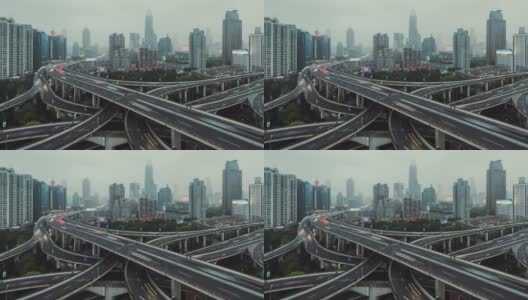 T/L PAN天桥和城市交通高峰时间，从白天到晚上/上海，中国高清在线视频素材下载