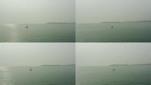晴朗的一天青岛城市海边帆船航行航拍全景4k中国高清在线视频素材下载
