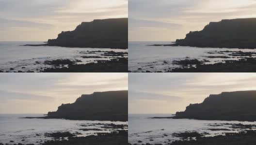 美丽和和平的风景在安特里姆，爱尔兰组成的平静的海在黄金时间-宽拍摄高清在线视频素材下载