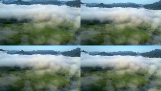 浓雾笼罩着山谷和天空中奇异的山脉高清在线视频素材下载