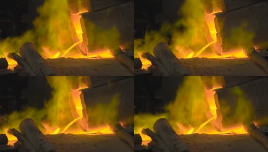冶金生产。熔化的金属正从炉中倾倒出来，滚烫的液体非常危险高清在线视频素材下载