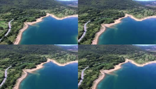在克罗地亚佩鲁卡美丽的人工湖上空飞行高清在线视频素材下载
