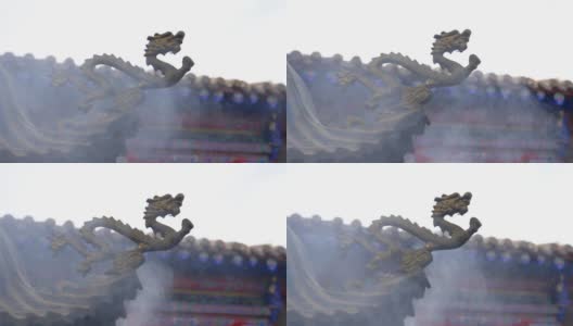 中国青海省西宁市南山寺，空气中烟雾缭绕，龙雕缭绕。高清在线视频素材下载