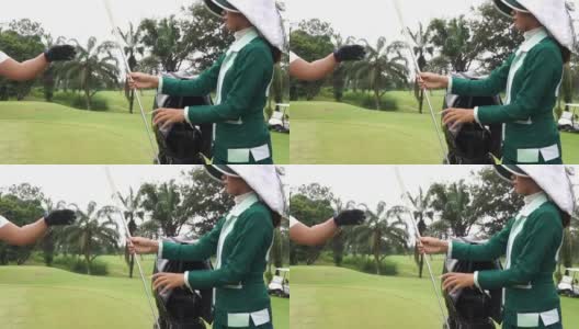 亚洲男性高尔夫球手和高尔夫球童。高清在线视频素材下载
