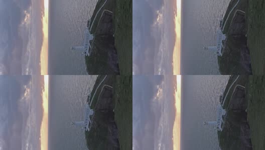 英国威尔士安格尔西岛上具有历史意义的南塔灯塔日落高清在线视频素材下载