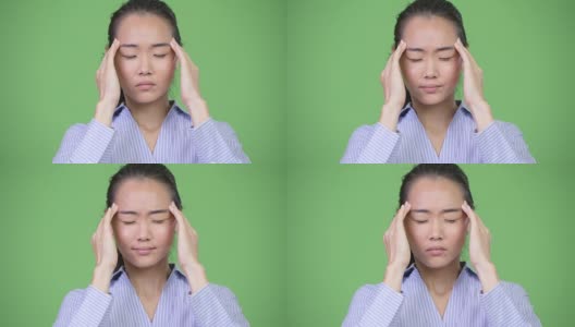 年轻压力亚洲女商人头痛高清在线视频素材下载