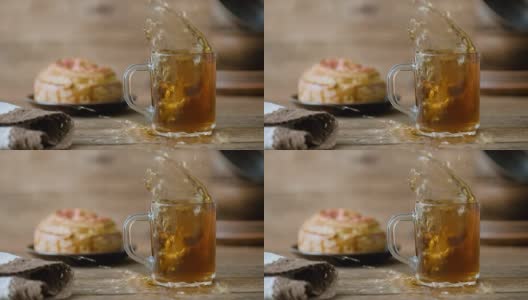 Cinemagraph - Сup的茶和小面包在木桌上。高清在线视频素材下载