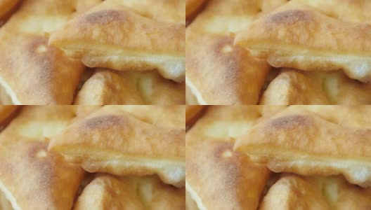 3840X2160超高清镜头-用面团制作的金色pirozhki的特写4K 2160p 30帧/秒超高清视频高清在线视频素材下载