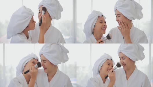 快乐的亚洲女儿和妈妈在浴室化妆后，家庭和美丽高清在线视频素材下载