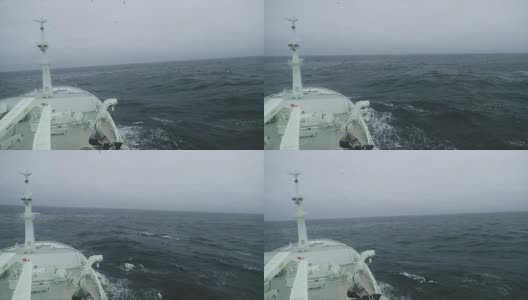 从一艘在波涛汹涌的大海中捕鱼的船的桥上高清在线视频素材下载