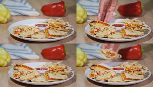 墨西哥玉米饼配鸡肉，番茄，玉米和奶酪。高清在线视频素材下载