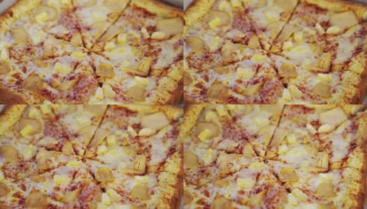 方形披萨配鸡肉和菠萝。为聚会准备的零食。高清在线视频素材下载