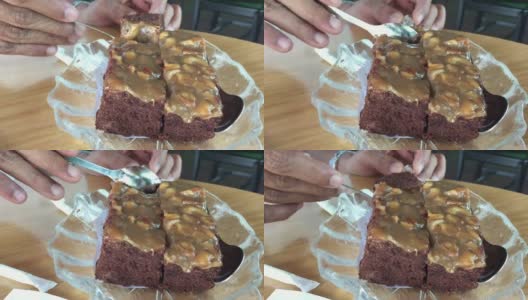 特写亚洲女人吃美味的巧克力布朗尼蛋糕高清在线视频素材下载
