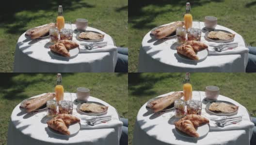 法式早餐(羊角面包，薄煎饼，长棍面包)高清在线视频素材下载