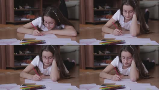 可爱的女孩在做作业高清在线视频素材下载