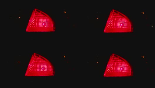 在黑暗的夜晚，停车灯在汽车上高清在线视频素材下载
