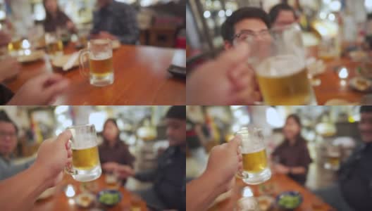 与同事和朋友一起喝啤酒高清在线视频素材下载