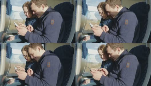 他们在火车上玩触控板玩得很开心高清在线视频素材下载