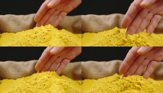 人的手触摸一个囊中的姜黄粉末高清在线视频素材下载