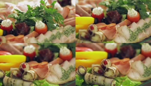 宴会:水果，鱼和肉的特写高清在线视频素材下载