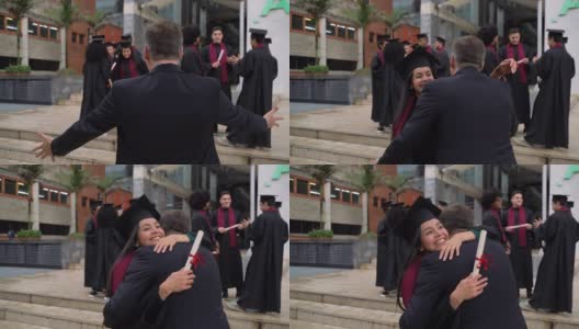毕业典礼后，美丽的年轻女子奔向她的父亲拥抱他高清在线视频素材下载