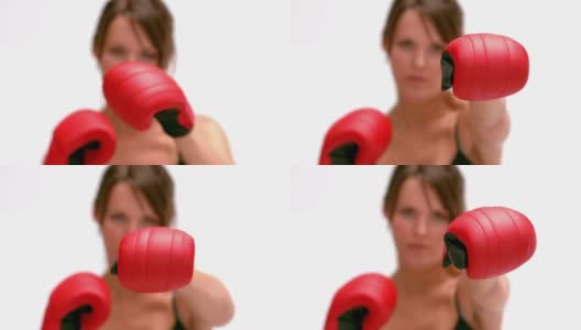 女拳击手向前猛击高清在线视频素材下载