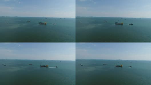 拖船装载海上石油钻井平台的鸟瞰图高清在线视频素材下载