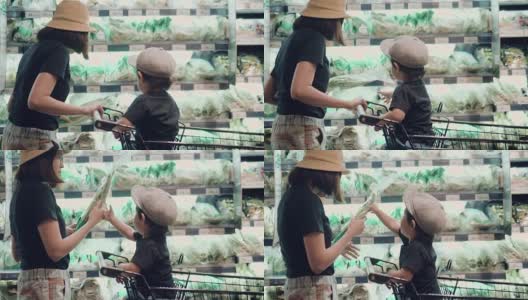 亚洲母亲和孩子购买杂货。高清在线视频素材下载