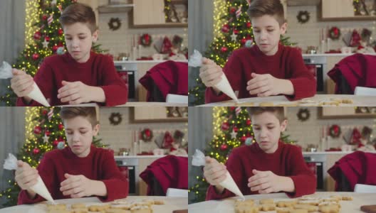 兄弟孩子们装饰圣诞饼干高清在线视频素材下载