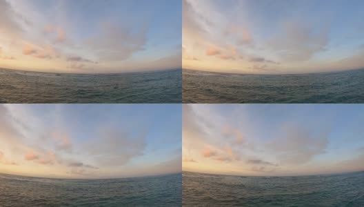 广角视野的深海日出，与弯曲的地平线。高清在线视频素材下载