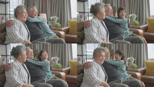 快乐的亚洲家庭爱成熟的祖父母坐在客厅的沙发上休息和小孙子享受周末，微笑的亚洲老年祖父母放松在家里的沙发上和可爱的孙子聊天高清在线视频素材下载