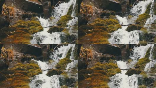 美丽的自然瀑布从喀尔巴阡山脉倾泻而下，长满了绿色的苔石。高清在线视频素材下载