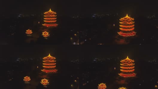 夜间照明武汉市著名的黄鹤寺鸟瞰图4k倾斜移位中国高清在线视频素材下载