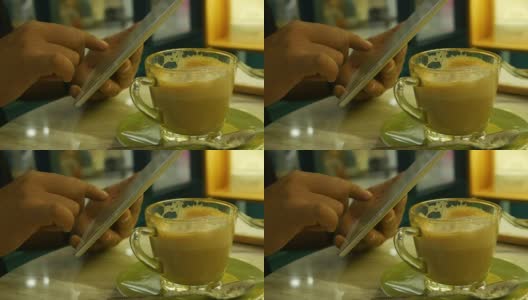 人类的手在咖啡店使用手机高清在线视频素材下载